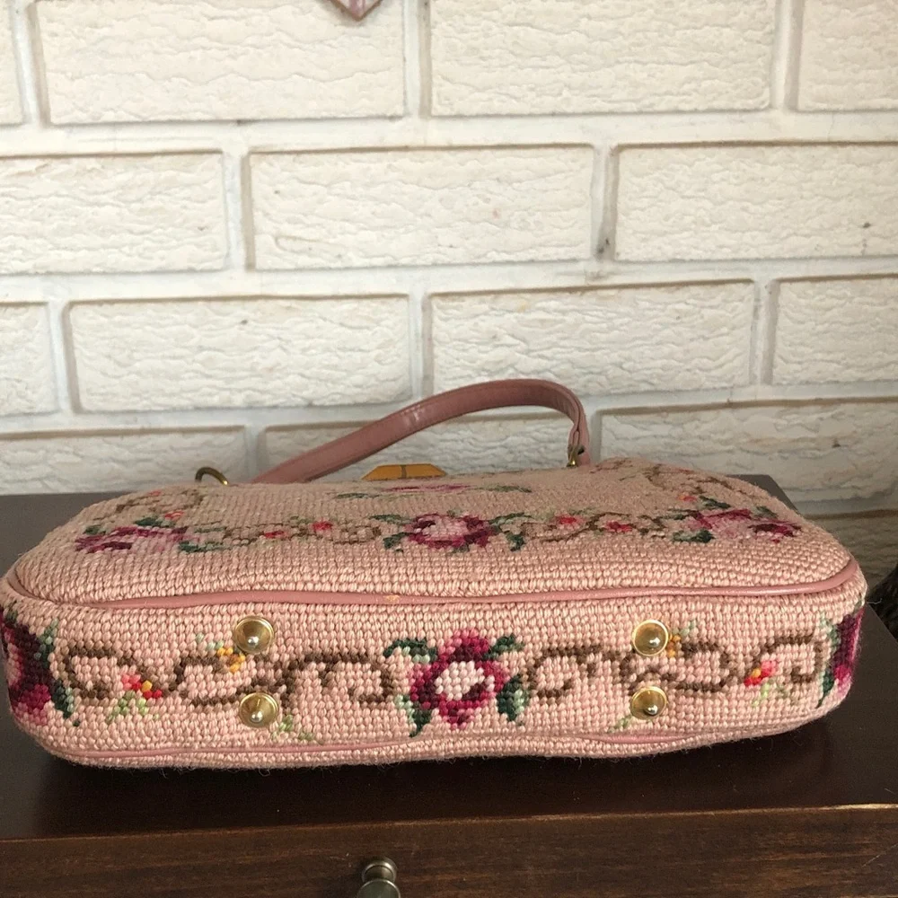 Spectacular 1950s dusty rose floral needlepoint handbag - Picture 10 of 11